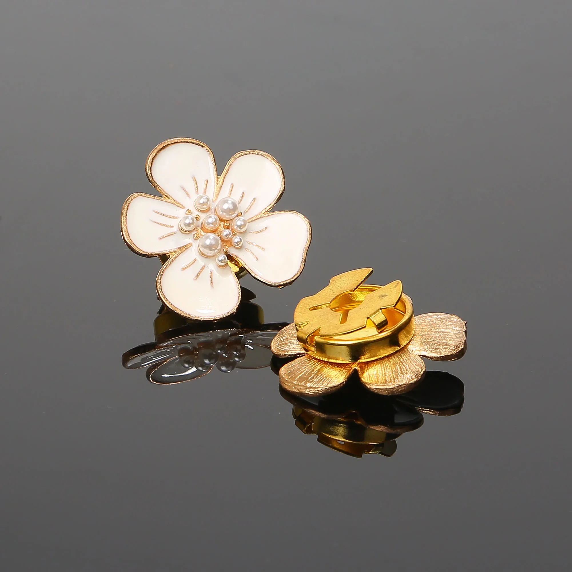 2pcs/lot Cute Cufflink Button Covers For Shirt Peach Blossom Button Clip Sleeve Buttons Fashion Girls\' Gifts Tux Cufflinks