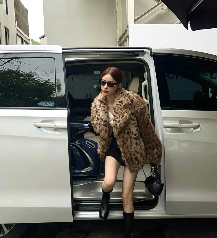 

Faux Fur Leopard Coats Womens Personality V-Shaped Beach Girls Trendy Vintage Knitted Medium-Length Slimming Elegant Clean Trend
