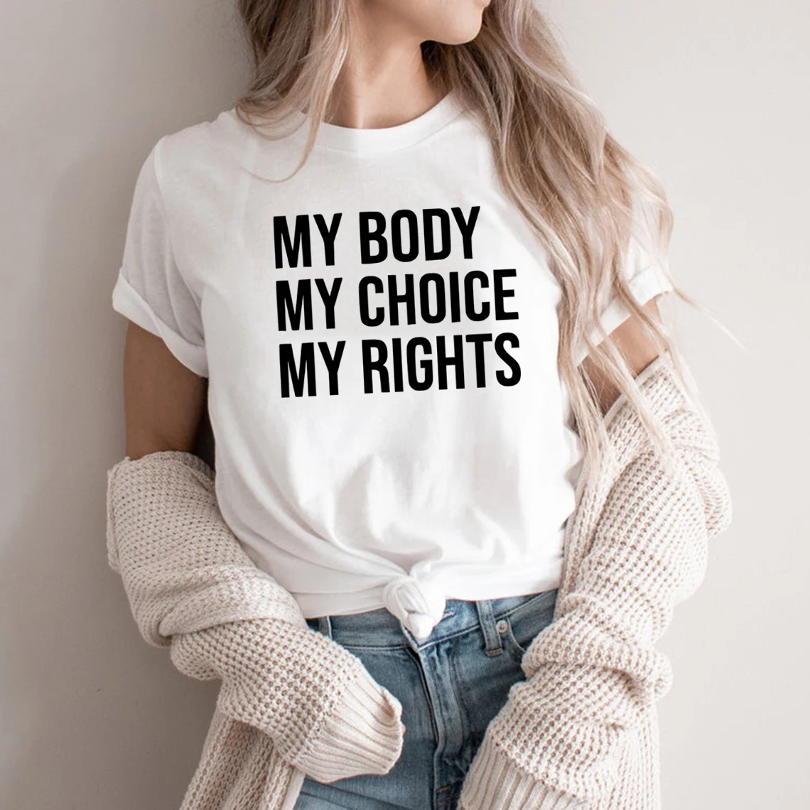 

Женская футболка с надписью «My Body My Choice»