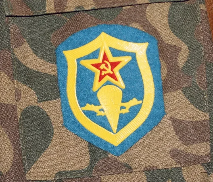 

Значок на руку советских воздушно-десантных войск