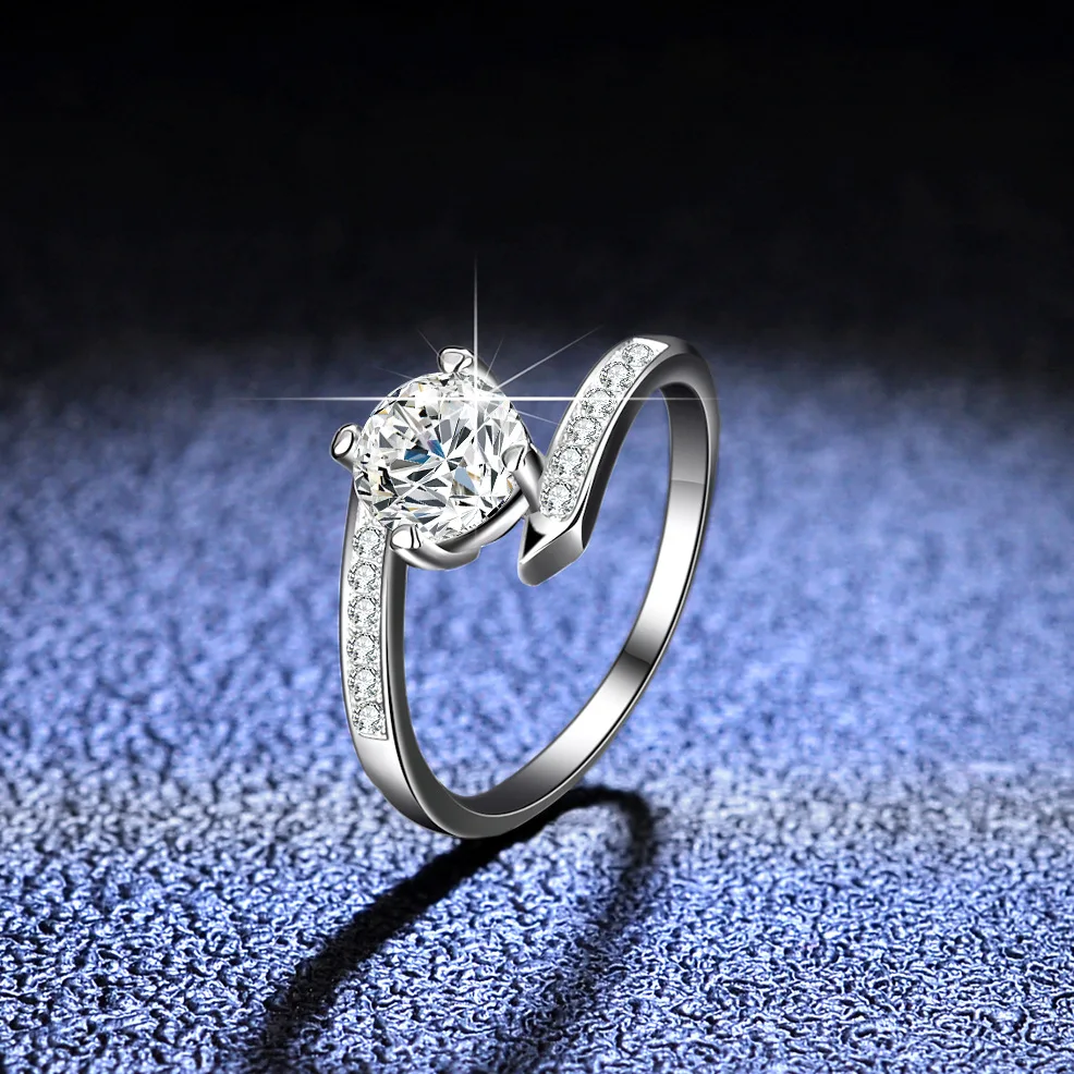 

Mozambique Diamond Ring 18K Gold Inlaid Ring Four Claw Classic Diamond Ring Women's Platinum PT950 Diamond Jewelry