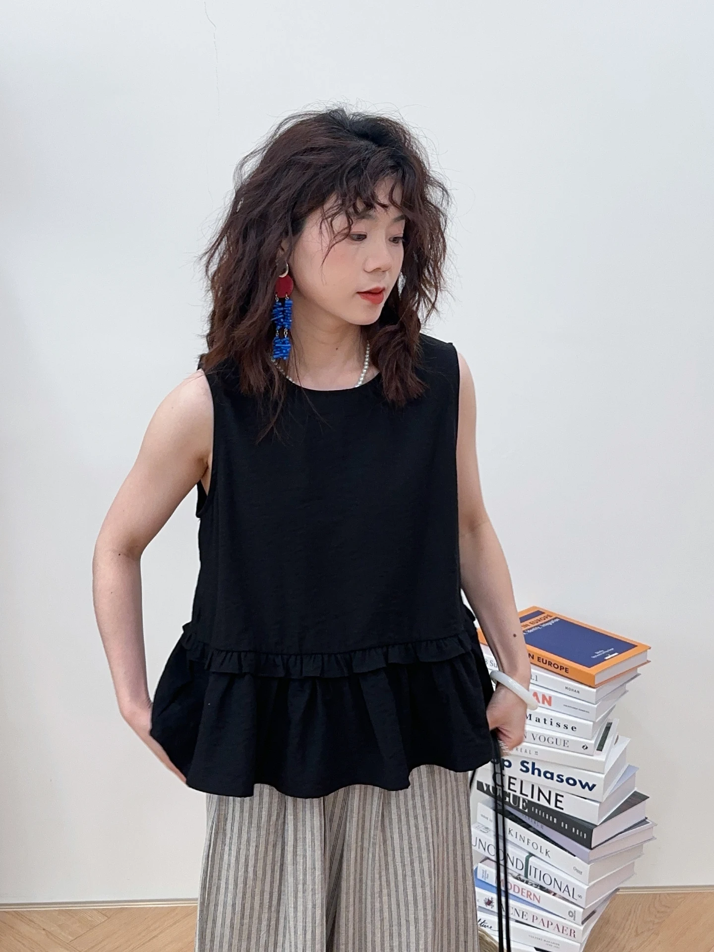

Anti-Aging Versatile Hem Lace Patchwork Shirt Korean Style Loose Fit round Neck Sleeveless Pure Color Commute Friendly