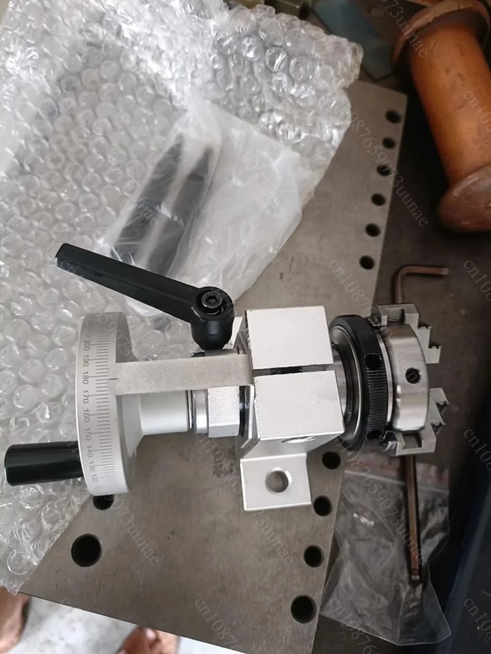 Desktop DIY Rotary Clamping Fixture SK30-C2 Hand-Crank 3-Jaw Chuck 0-360° Indexable Scale With Locking Device for Drilling