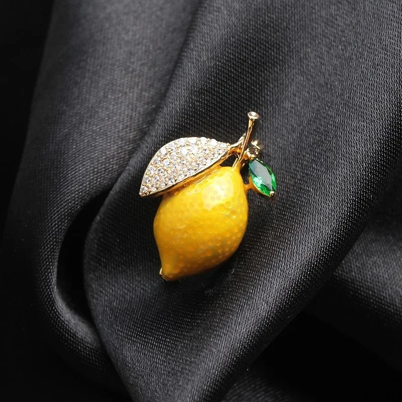 Broche de limón y fruta fresca, Pin de la serie de alimentos, colgante para bolso de niña, accesorios de ropa, cárdigan, alfileres de cuello Unisex
