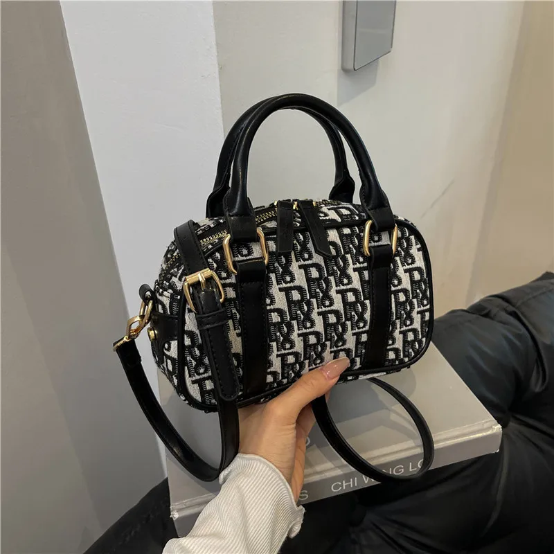 

Trendy Crossbody Bag for Women - Versatile Boston Bag, Spacious & Durable, Fashionable & Functional, Ideal for Shopping & Travel