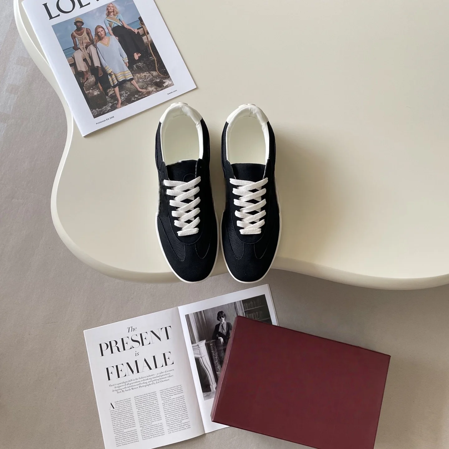 

Spring and Summer Women Designer Mouth Breathable Cross Strap Sneakers Flat Comfortable Casual Walking sneakers