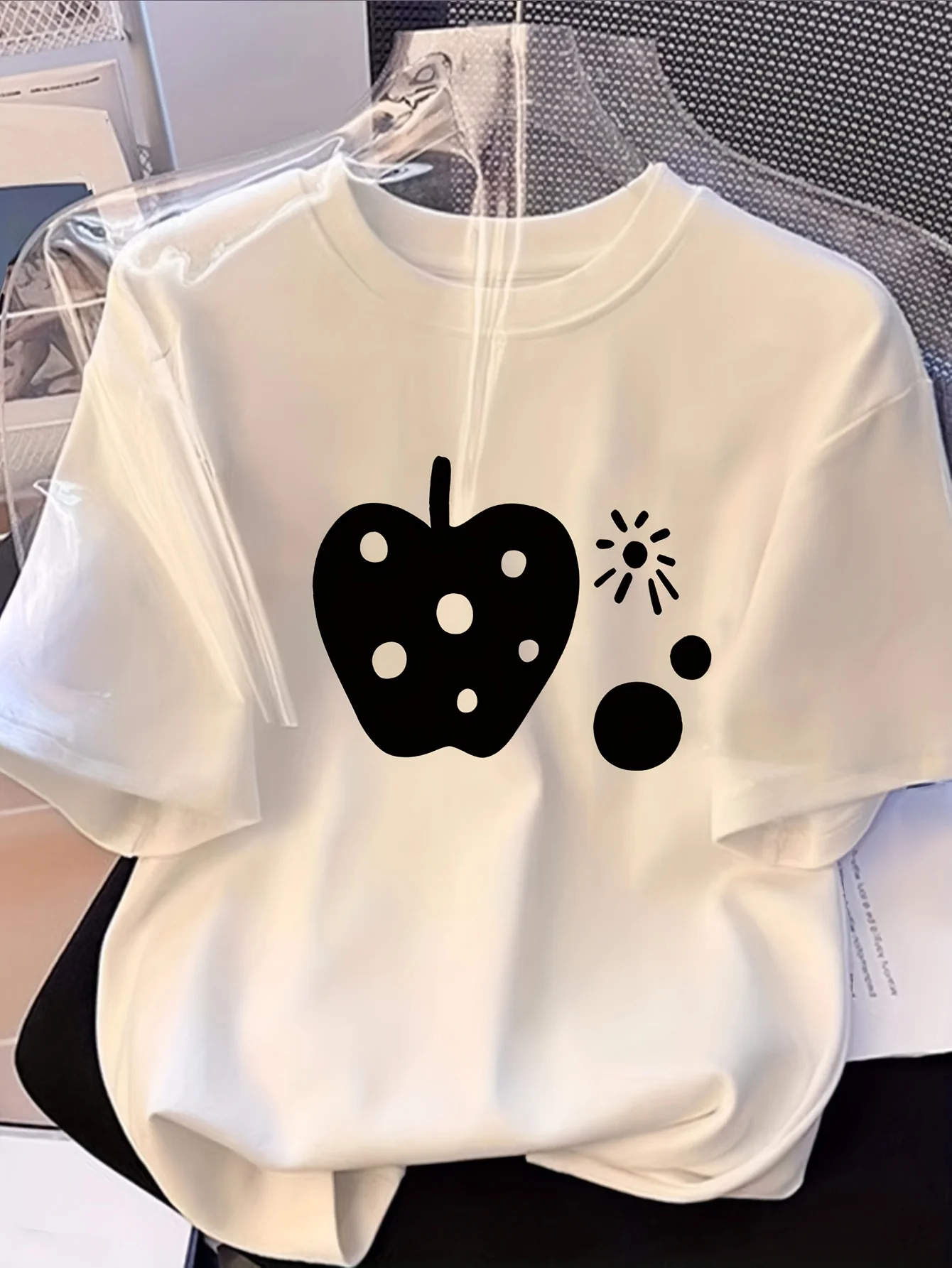 Women's T-shirt Beautiful Short Sleeved Fun Apple Elegant Women's Printed Fashion Design Breathable Short Sleeved