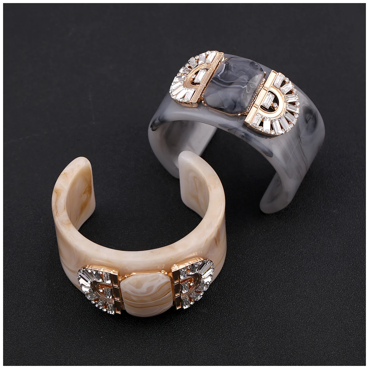 Lady\'s Resin Cuff Bracelets Inlaid Crystals Bohemia Open Wide Statement Bangle Fashion Jewelry for Women Engagement Accessories
