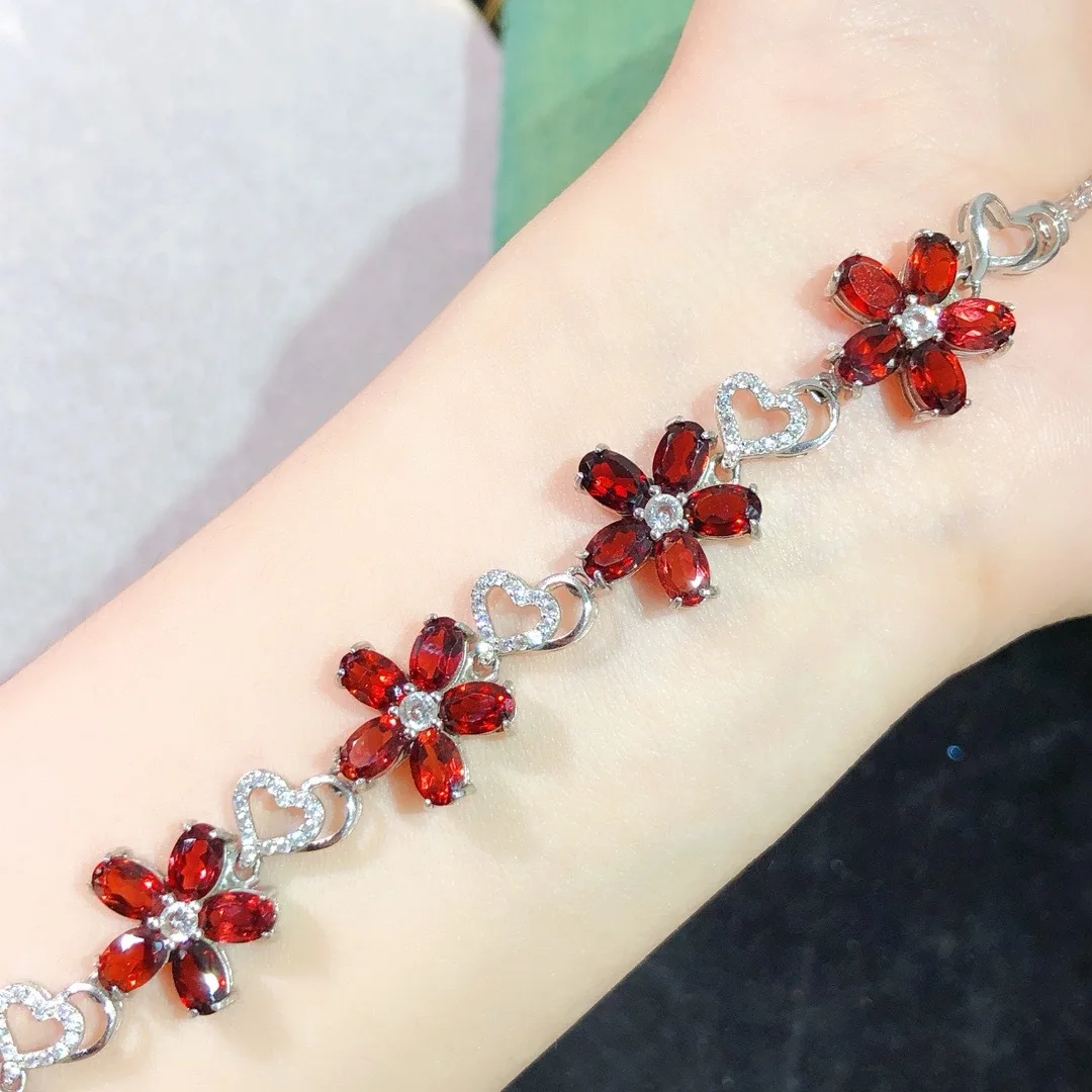 

Natural Red Garnet Bracelet 925 Silver Plated with White Gold Main Stone 4*6mm Silver Inlaid Natural Gemstone Bracelet