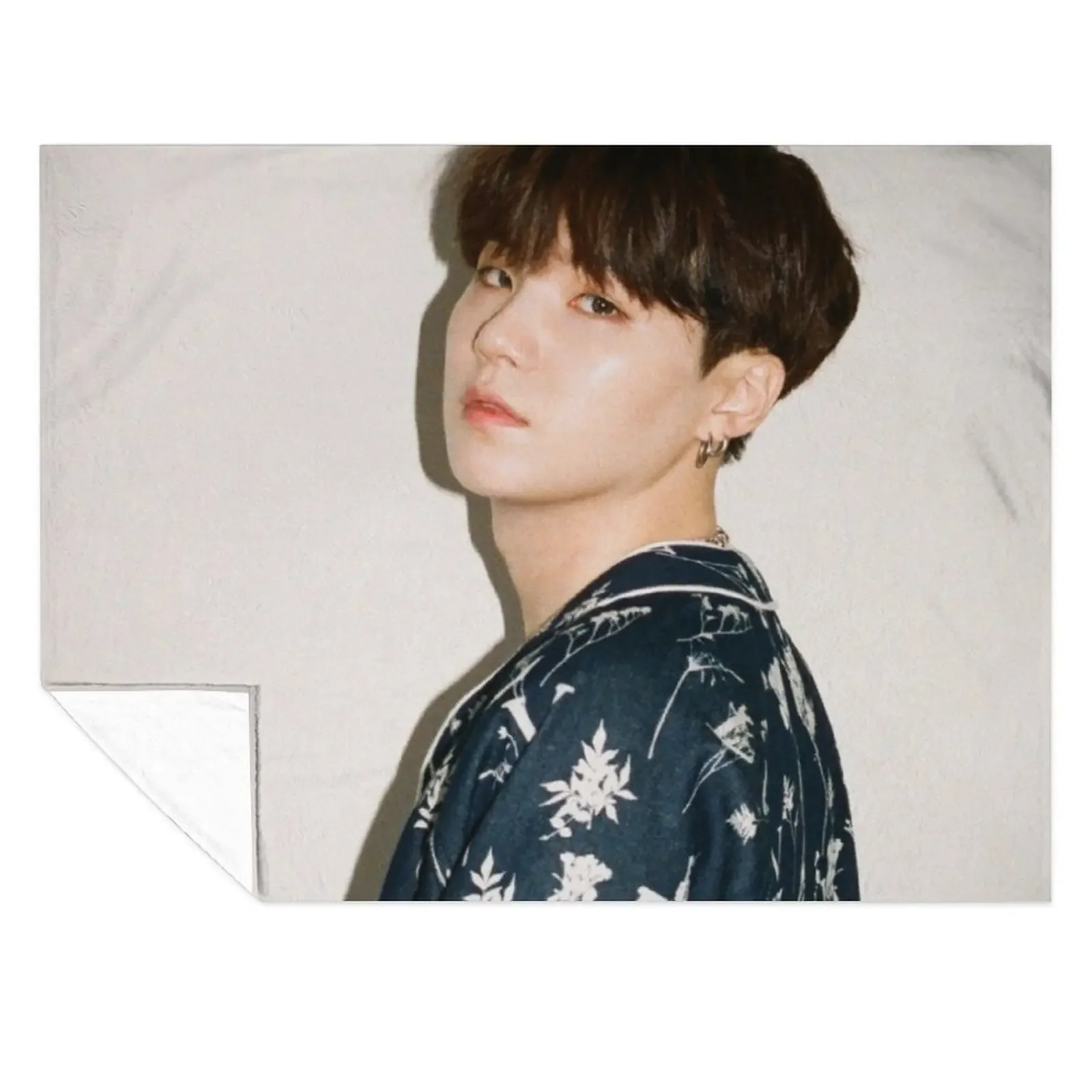 

Suga Throw Blanket Giant Sofa Fashion Sofas Nap Blankets Sofas Of Decoration Blankets