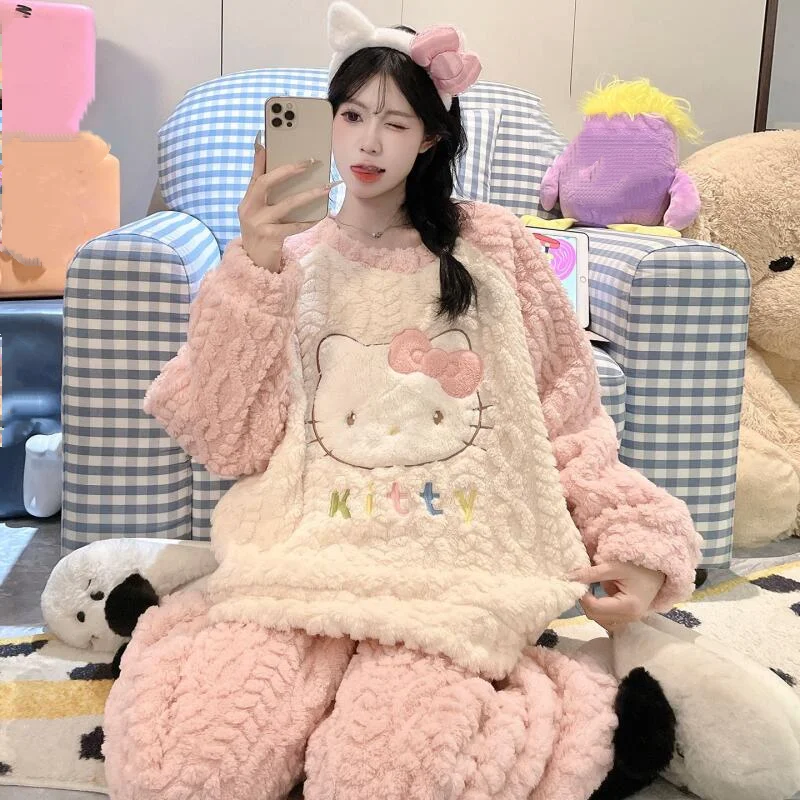 

Коралловые бархатные пижамы Hello Kittys 2025 года для женщин, бархатная утолщенная фланелевая одежда для сна с героями мультфильмов, милая осенне-зимняя одежда для дома