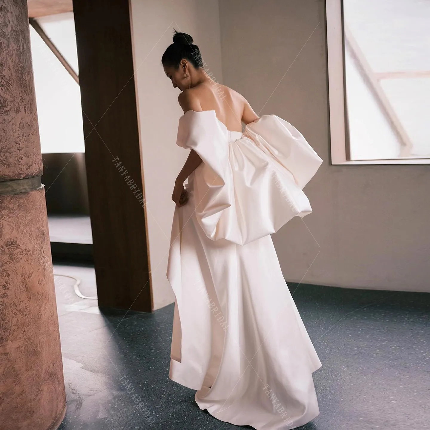 Strapless Satin Mermaid Wedding Dress With Detachable Short Cape High Split Sweep Train Elegant Bridal Gown TSWD896