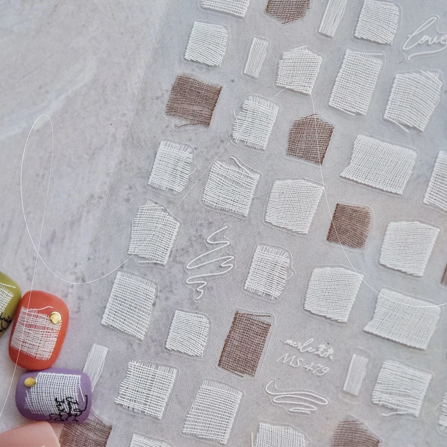 1ชิ้นสติกเกอร์ติดเล็บผ้าตัวอักษร5D ที่มีคุณภาพสูงลายนูนสีดำและสีขาวสติกเกอร์ศิลปะเล็บบางและเหนียว