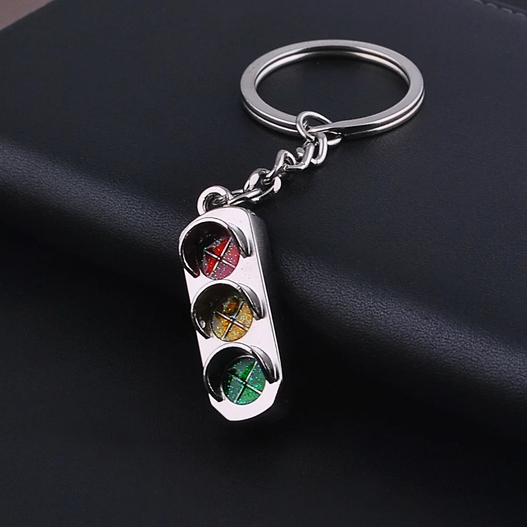 New Classic Metal Traffic Light Keychain Women Men Mini Red Green Safety Light Pendant With Key Holder For Driver Special Gifts