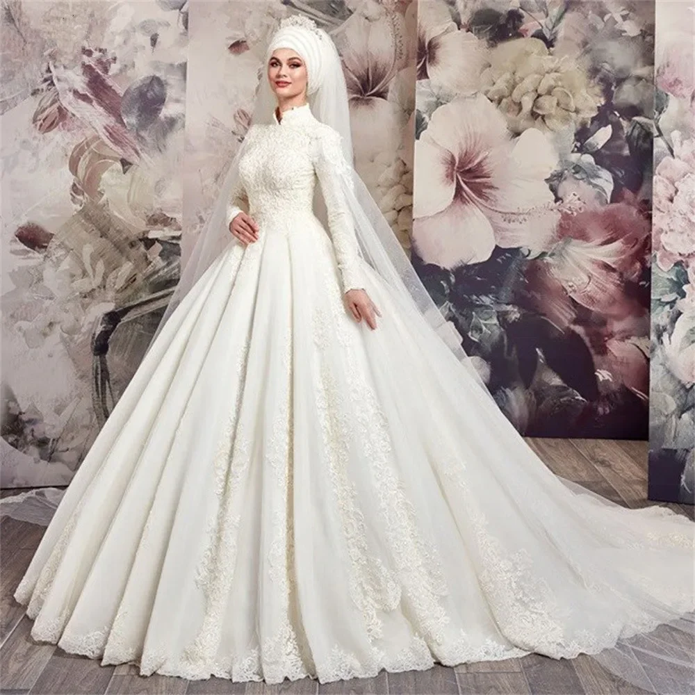 Robe de mariée classique à col haut avec appliques en dentelle, train de balayage, manches longues, église musulmane A-Line, patients vintage, tout ce qui est personnalisé