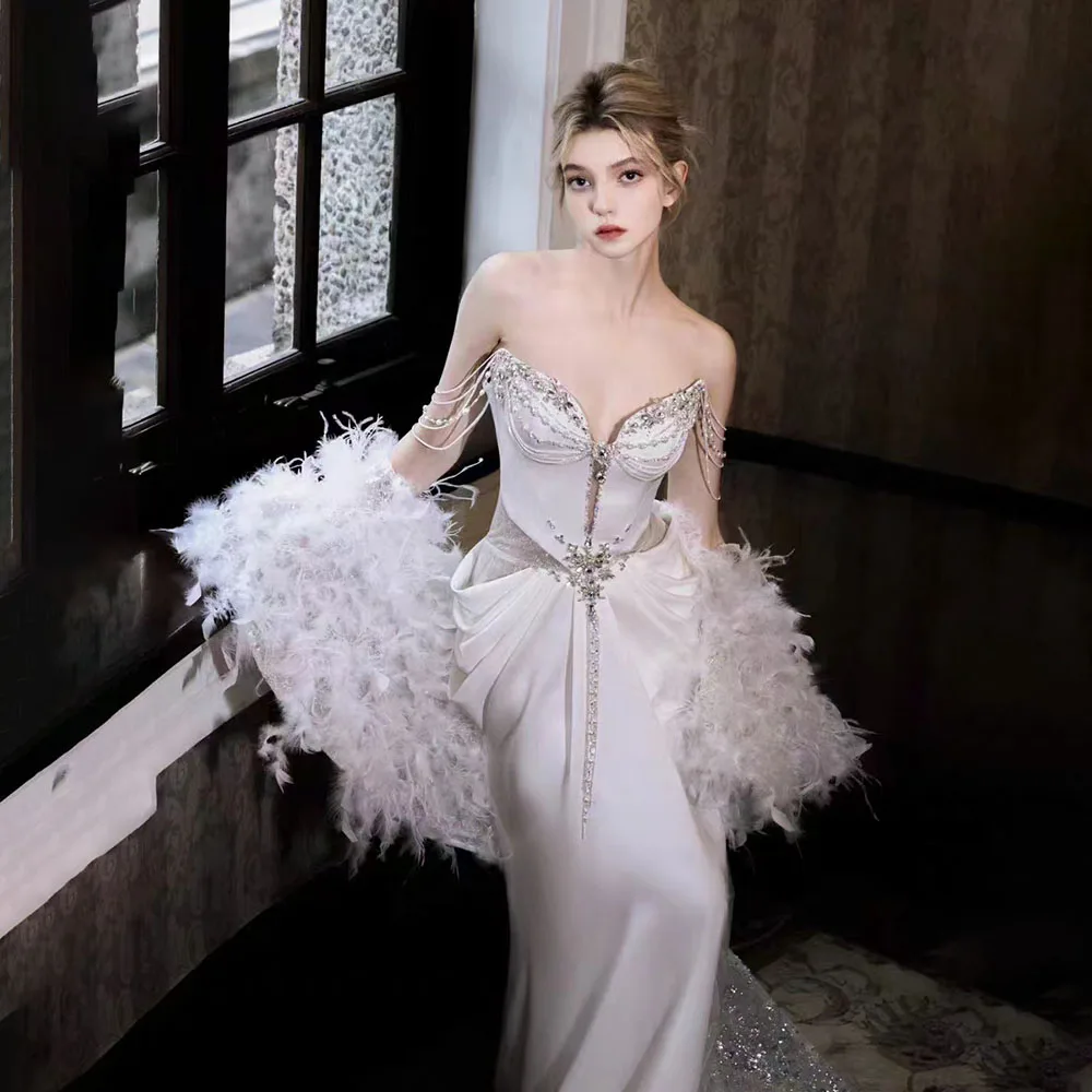 Exquisite Satin Wedding Dress Feather shawl Strapless Sleeveless Bridal Gowns Customized High Quality Princess Bride Dresses