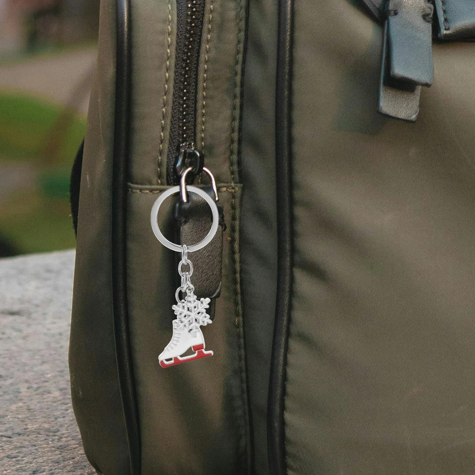 

2pcs Ice Skating Keychain Snowflake Design Multi-Functional Key Holder Bag Charm Pendant For Women Winter Accessories