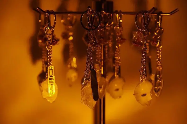 أوبرا فانتوم المفاتيح للنساء كيرينغ حقيبة سحر قلادة سيارة Airpods صندوق مفتاح الملحقات هالوين