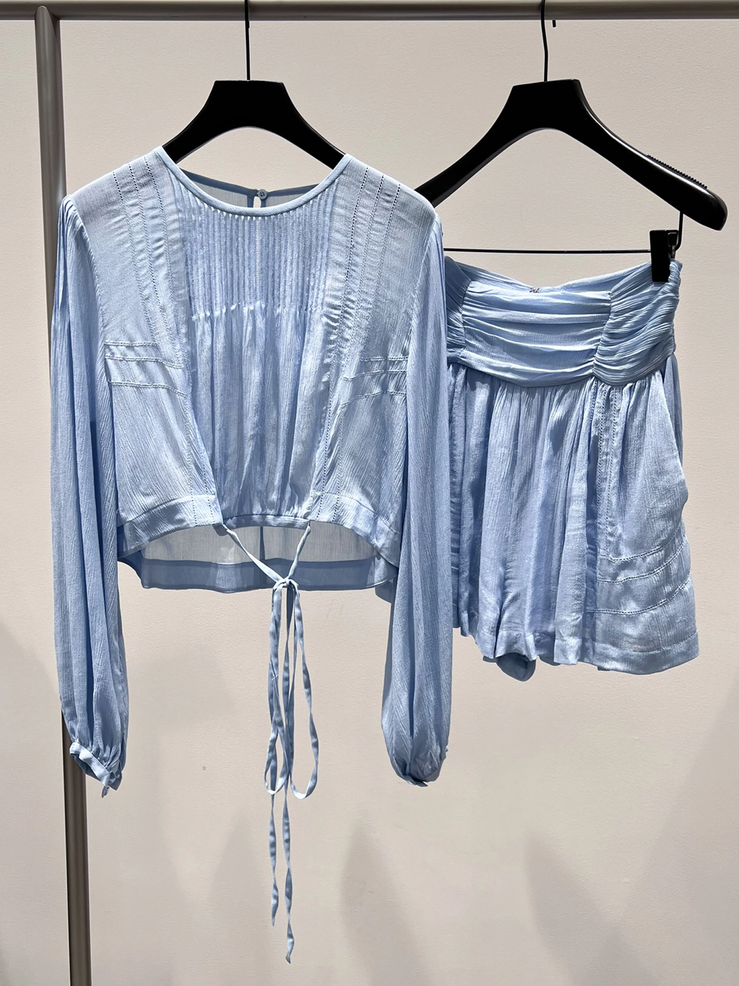 

High-End Women's Summer Shirt And Skirt Set with Bow Design And Pleats Fashionable Commute Style Polyester Fiber round Neck