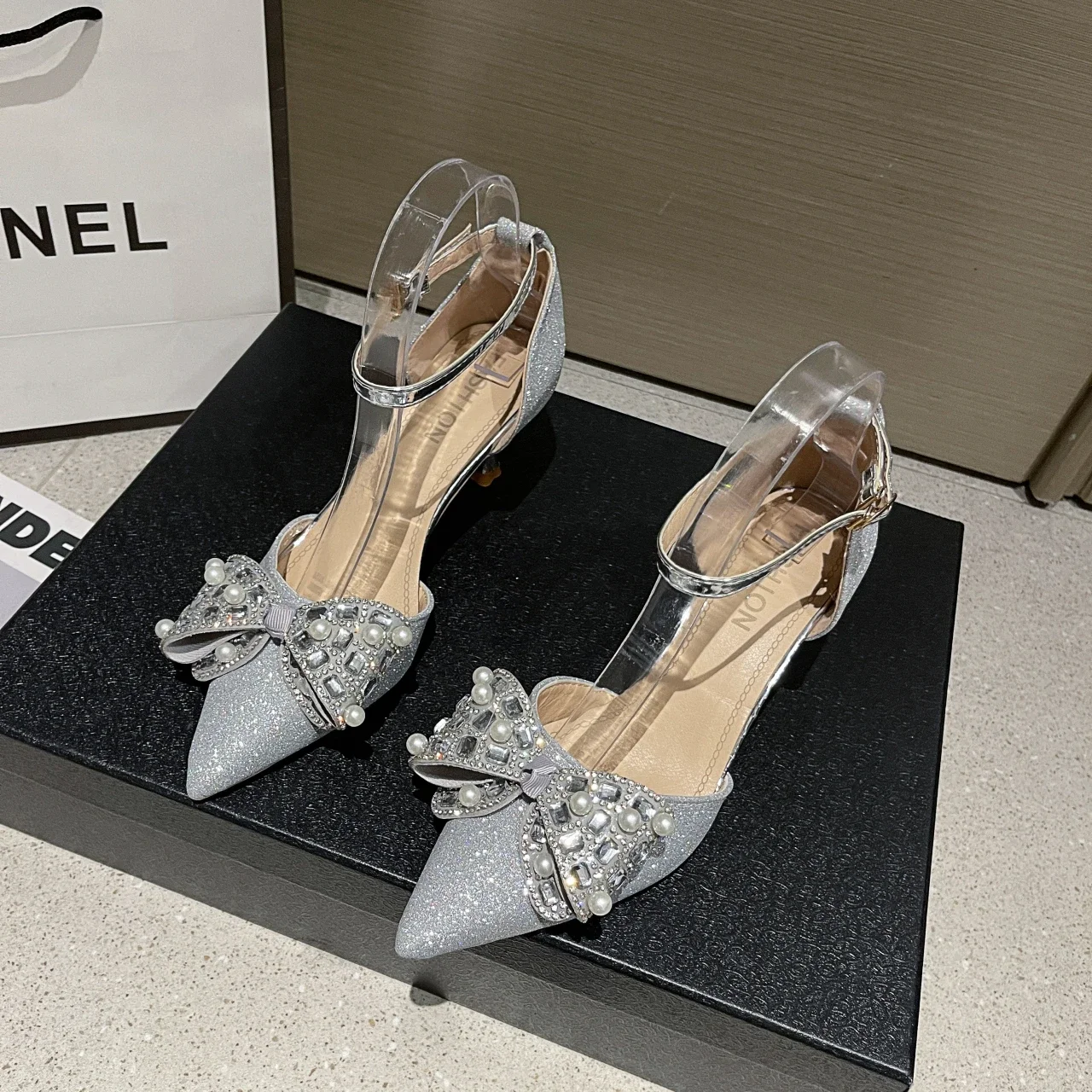 

New Luxury Crystal Sequined Bowknot Women Pumps Sexy Ankle Strap High Heels Female Sandals Summer Fashion Wedding Prom Shoes