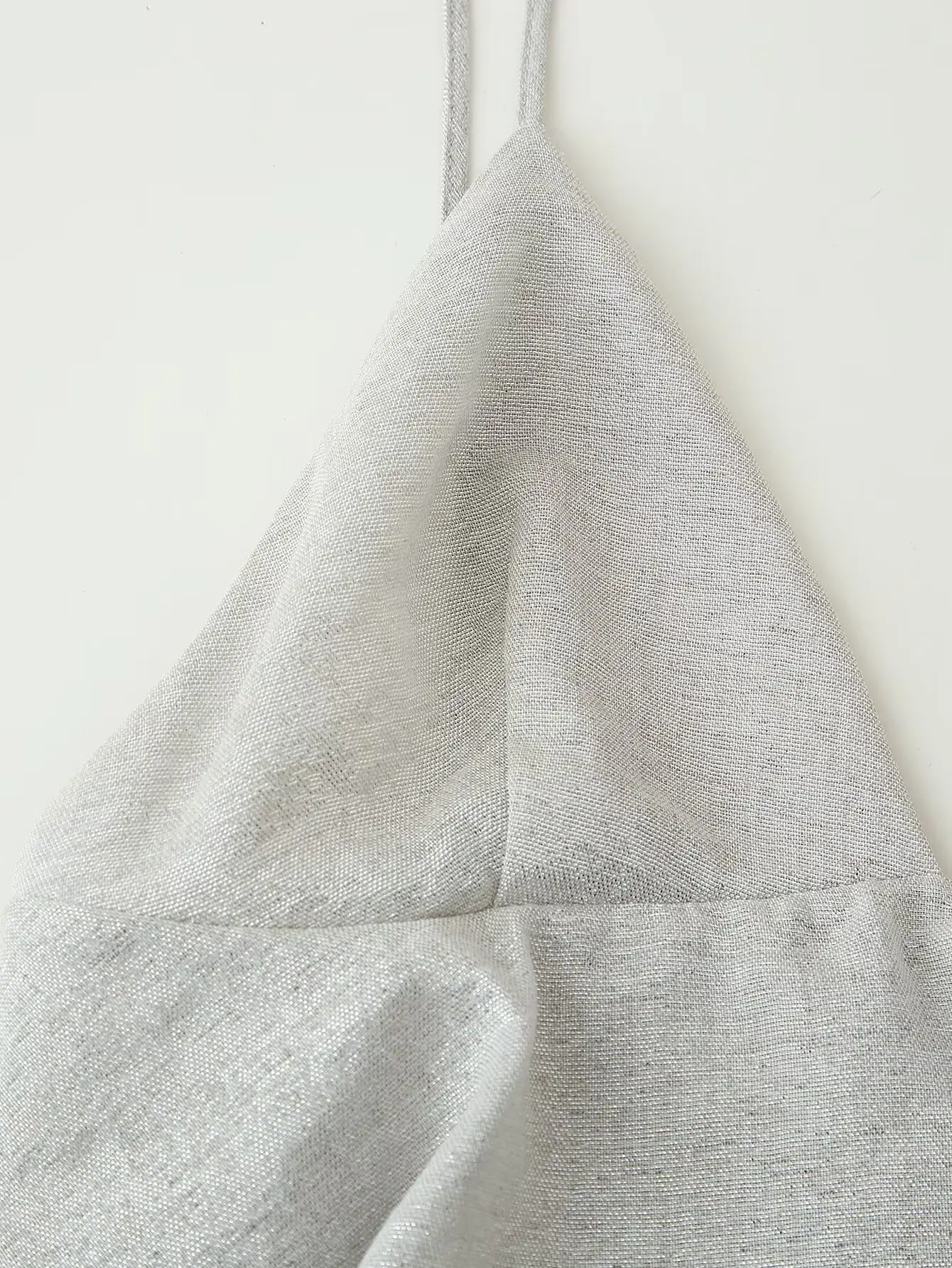 فستان قصير مزخرف بصيفي فرنسي جديد للسيدات من التجارة الخارجية لعام 2025 بدون ظهر ورباط علوي