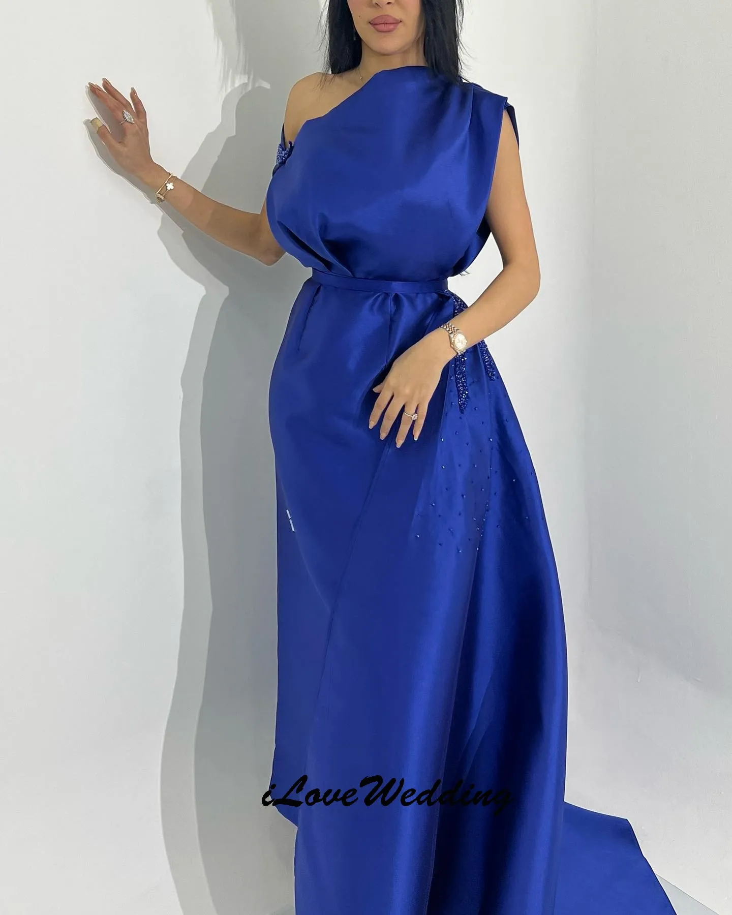 Vestidos de graduación de un hombro azul Klein 2025, lujoso vestido de fiesta de boda con cuentas, vestidos formales sin mangas para mujer personalizados