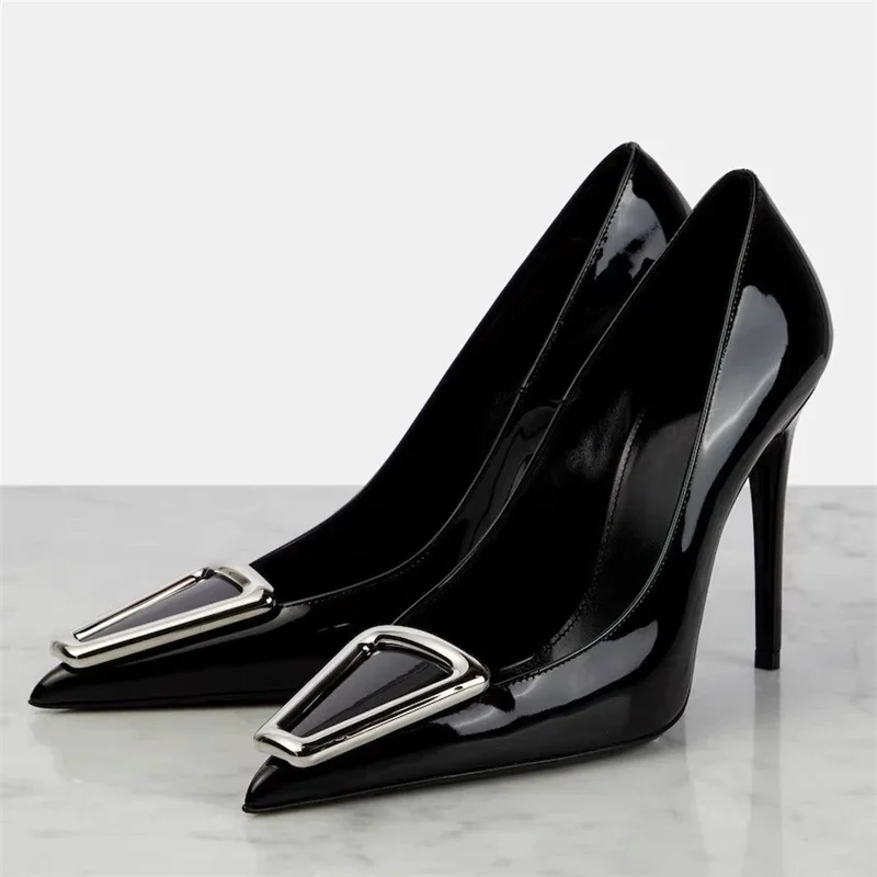 

Туфли женские на тонком высоком каблуке с острым носком, стразами, металлической пряжкой, из лакированной кожи и сатина, для банкета, маленький размер