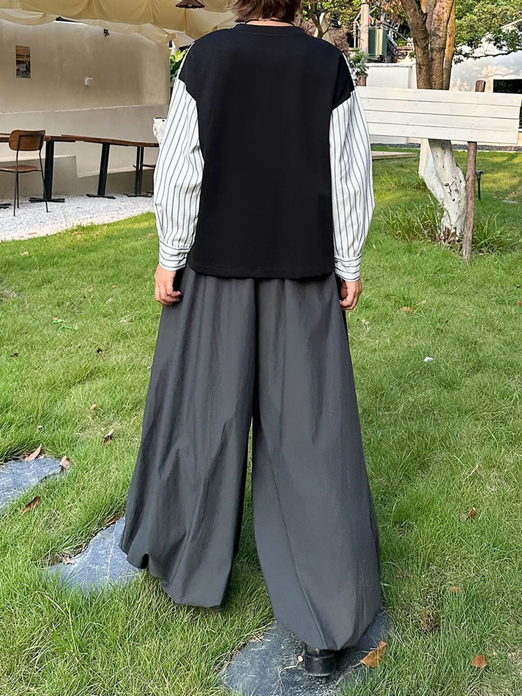 [EAM] White Spliced Striped Ribbon Big Size Sweatshirt New Round Neck Long Sleeve Women Fashion Tide Spring Autumn 2026 1DK0357