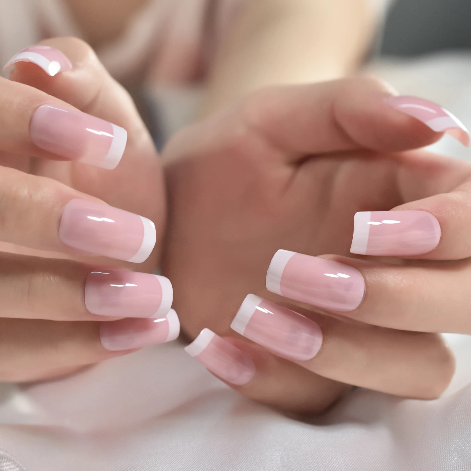 Unghie finte francesi bianche rosa puro Stampa lucida quadrata media su unghie finte Salon Manicure Gel UV riutilizzabile Suggerimenti per nail art fai da te