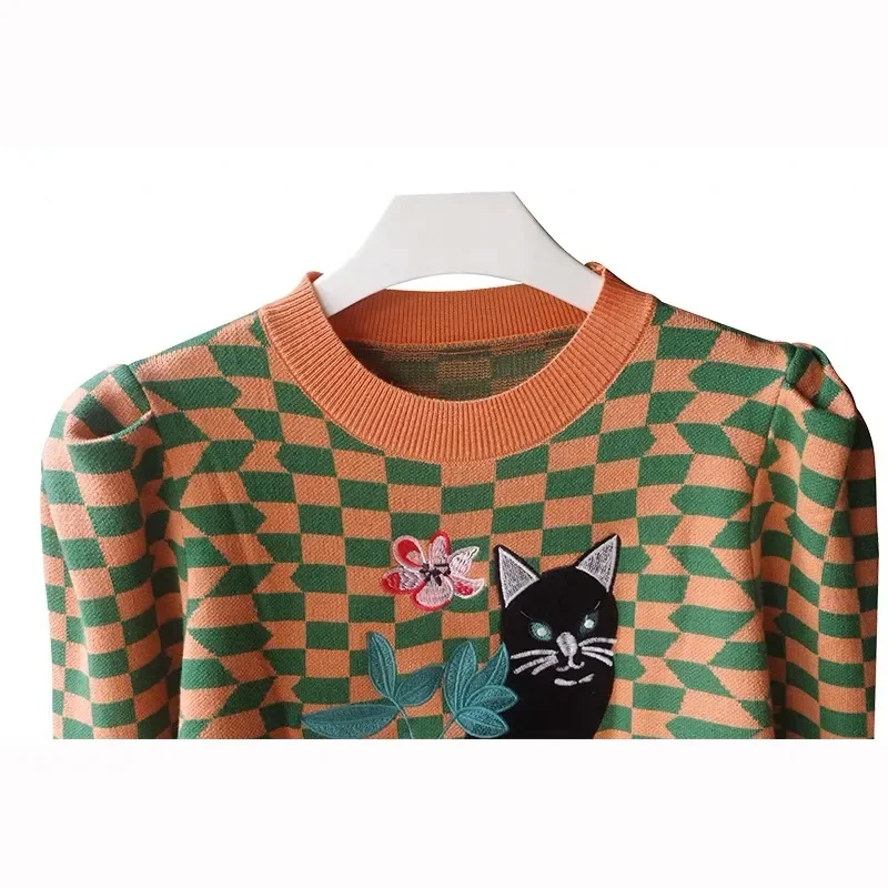 Pull en tricot à carreaux brodé chat de dessin animé pour femme, manches bouffantes, tricots à col rond, pull vintage, automne, hiver, 2023