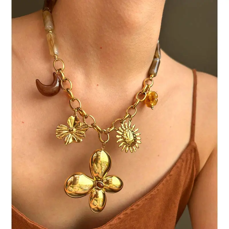

Fashion European and American Retro Light Luxury Design Stainless Steel Flower Sun Resin Beaded Women's Pendant Necklaces