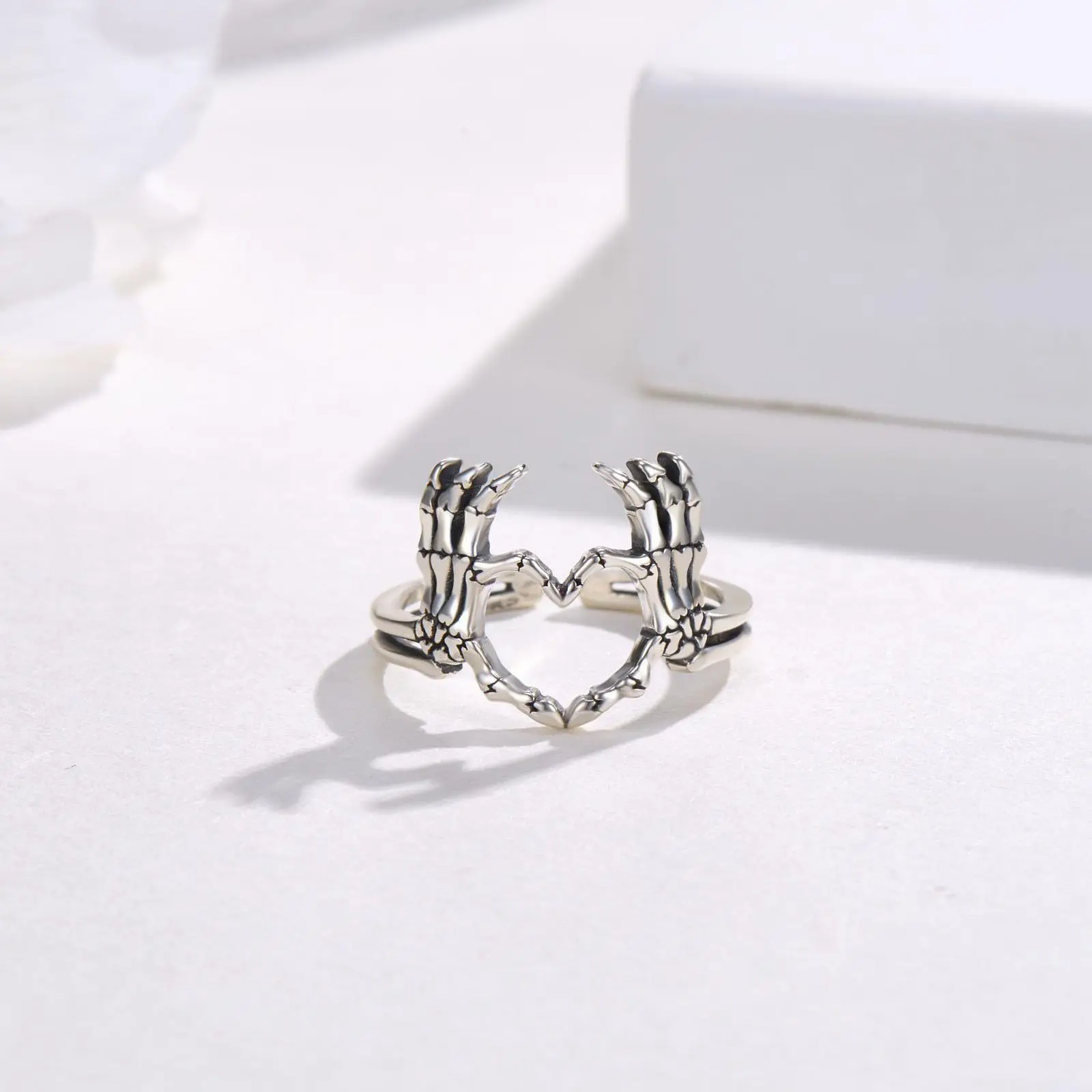 Europe  America Retro Silver Color Skeletal Hand Heart Shaped Gesture Ring UNISEX Halloween Joyful Atmosphere Hip Hop Party Ring