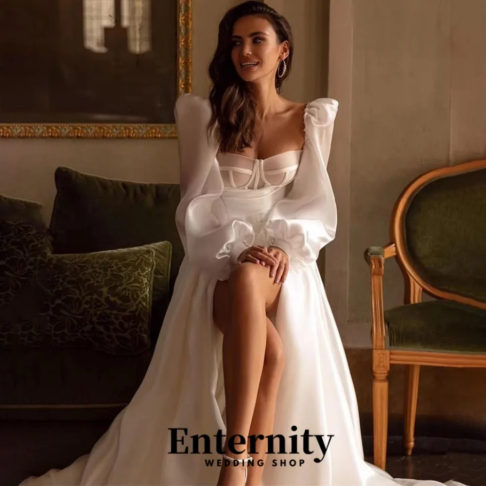 Abiti da sposa personalizzati con spacco alto da spiaggia Abiti da sposa con volant a trapezio Manica intera Abito da sposa Boho pieghettato con scollo a cuore 2024