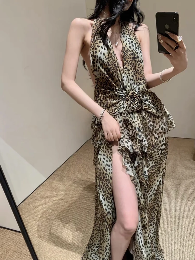 فستان فرنسي جديد عتيق خارج الرقبة، مكشكش بدون ظهر لصيف 2025، فستان طويل أنيق على الشاطئ منقوش عليه زهور لقضاء عطلة على شاطئ البحر