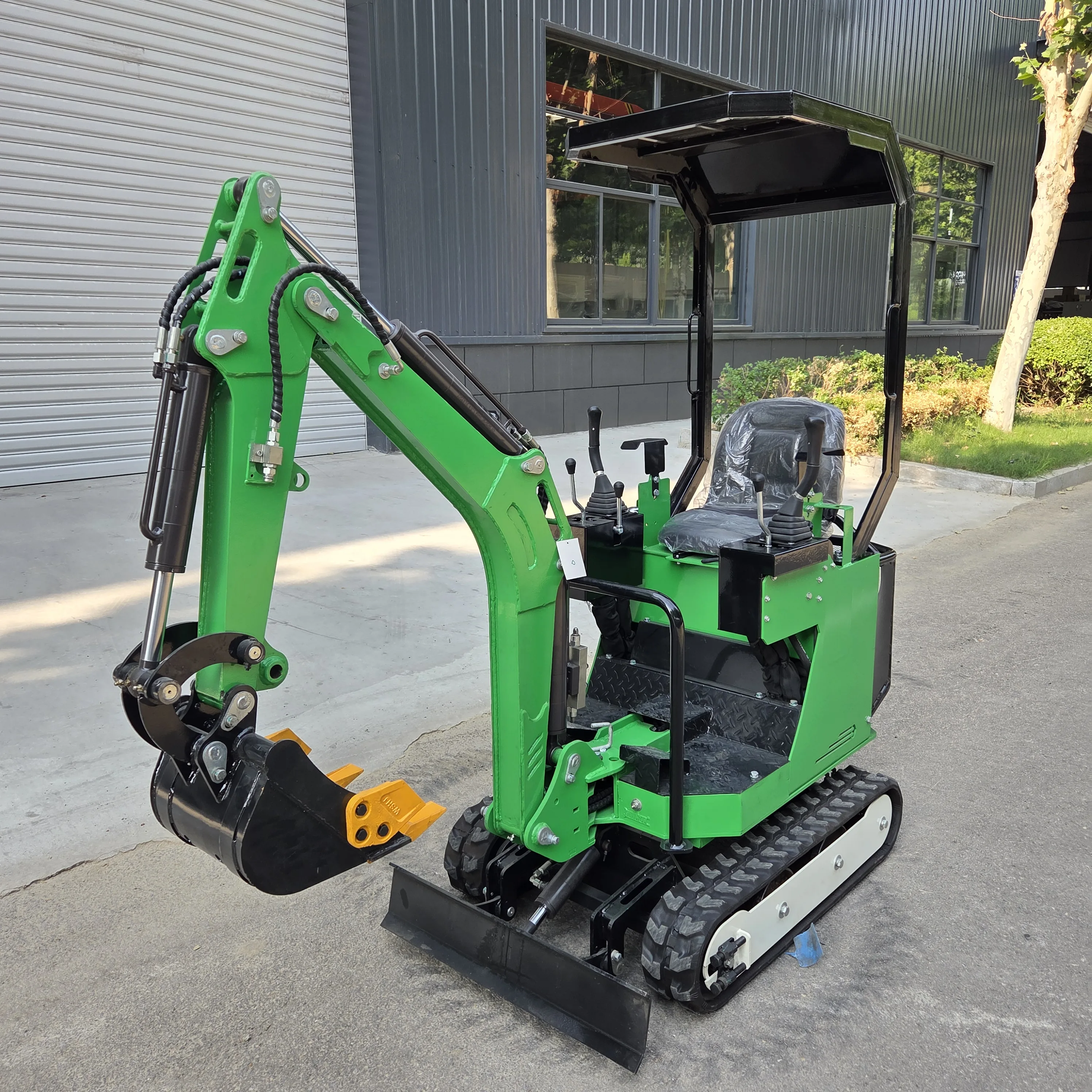 Wysokowydajna, 1-tonowa mini koparka domowa – silnik KOOP/Briggs & Stratton, ciśnienie 19 kPa i wszechstronne zastosowanie