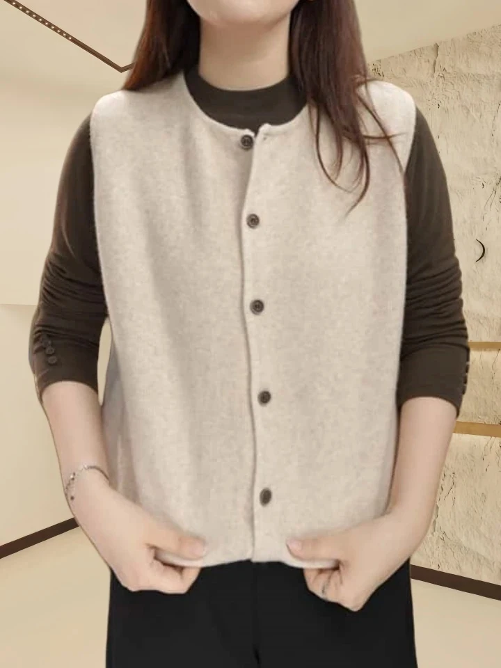 プラスサイズの女性用ルーズニットラウンドネックベスト、ファションスリムトップ、2026年春、フレンチスレボタンディテール