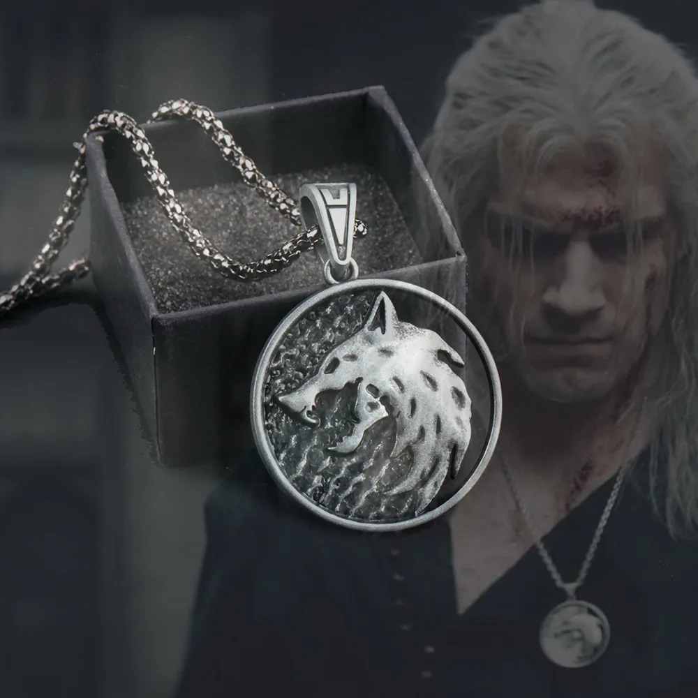 لعبة جديدة فيلم The Witcher 3 Wild Hunt Wovlen Geralt قلادة معدنية الطيور القط سيريلا مجموعة الدعائم صندوق الهدايا