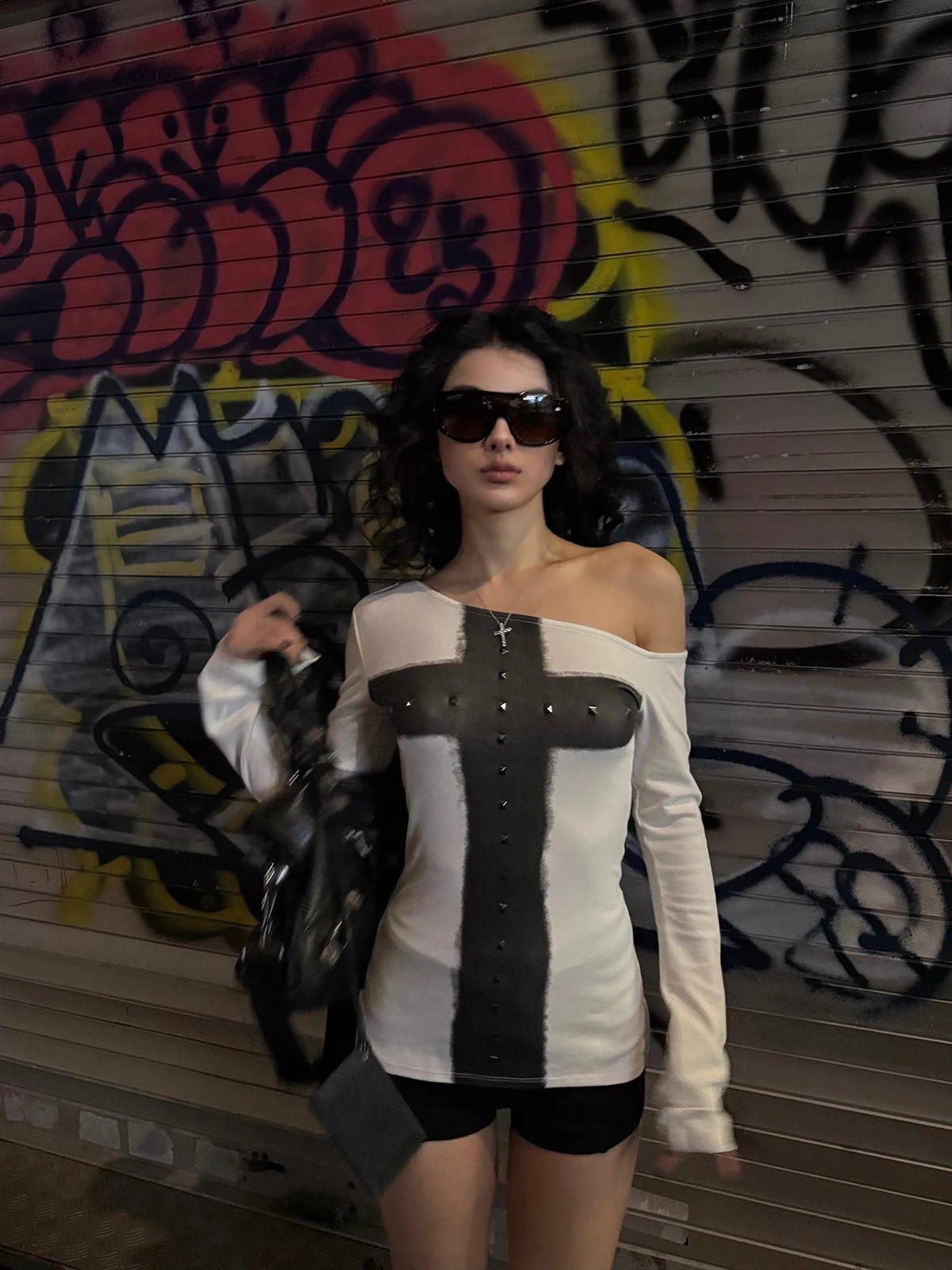 

ICVIBE Modern Sexy Girl fiti Cross 3D Rivet White oulder Bared Waist Cinched Top Women's Slim Fit Long Sve T-irt