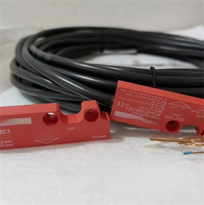 Brand New XCSDMC59010 Short Magnetic Safety Switch Cable 10 M New In Stock