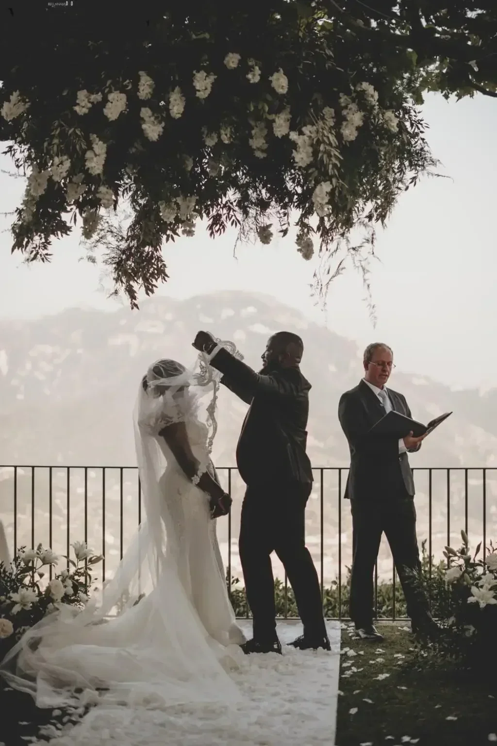 맞춤형 원숄더 머메이드 웨딩드레스 스윕 트레인 레이스 브라이덜 가운 플러스 사이즈 로브 드 소와레