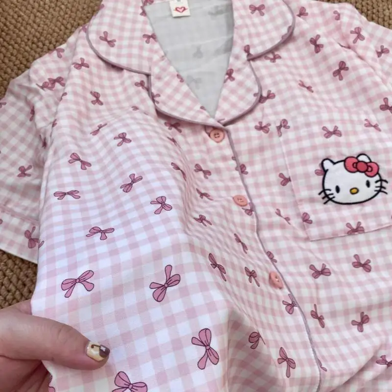 

Корейский милый аниме-комплект пижамы Hello Kitty для женщин: шорты и футболка с коротким рукавом, мультяшный дизайн, для студенток, милый домашний костюм