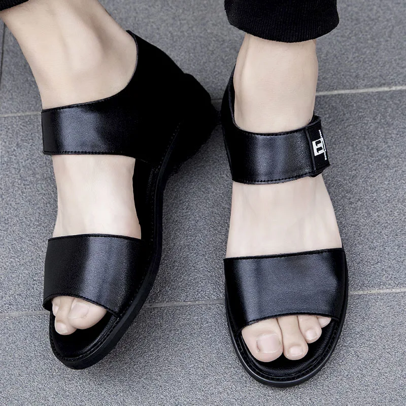 

Brand Casual Sandals Shoes Outdoor Fashion Men Breathable Slippers Comfortable Beach Shoes Quality Leather Men Non-slip Sandals