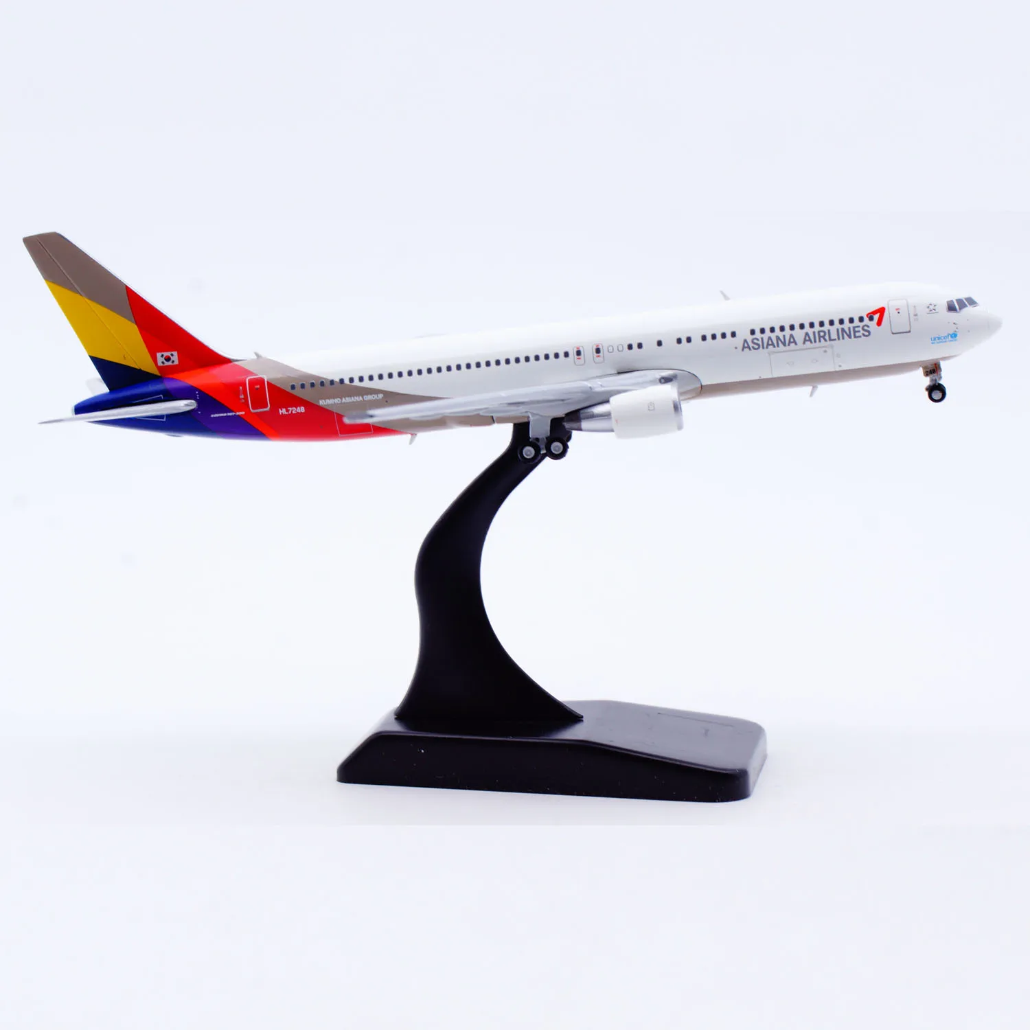 

Коллекционная модель самолета из сплава XX40682 JC Wings 1:400 Asiana Airlines "StarAlliance" Boeing B767-300, литая под давлением, HL7248