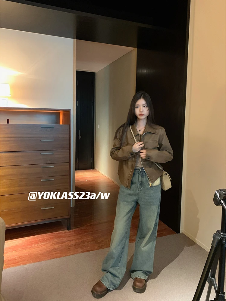 جاكيت جلد بني من YOKLASS، تصميم جديد 2025، طراز هونغ كونغ ريترو، مقاس صغير، مناسب للتنقل، قصة فضفاضة، أكمام طويلة