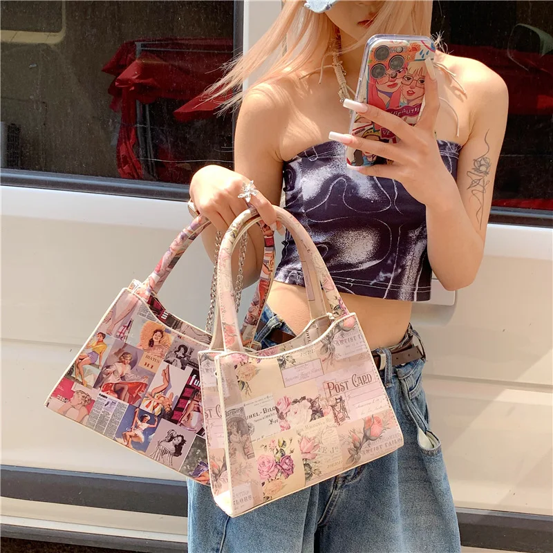 

Versatile Fashion Printed Shoulder Messenger Bag Women's Retro Style Poster Splicing Handbag