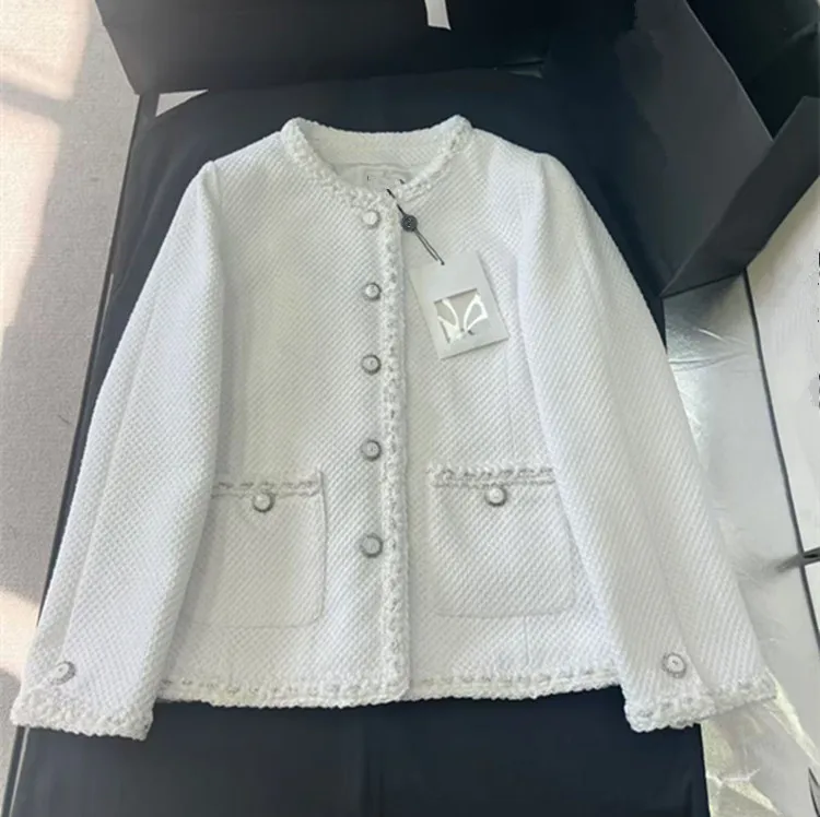 Customized European-style women's clothing 2026 Winter new styles  Long-sleeved white single-button tweed coat set