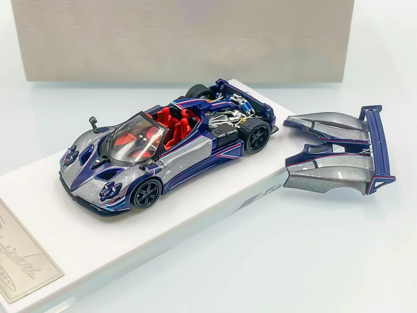 TNT 1:64 Zonda Arrivederci Blaue Kohlefaser-Druckgussautomodellkollektion