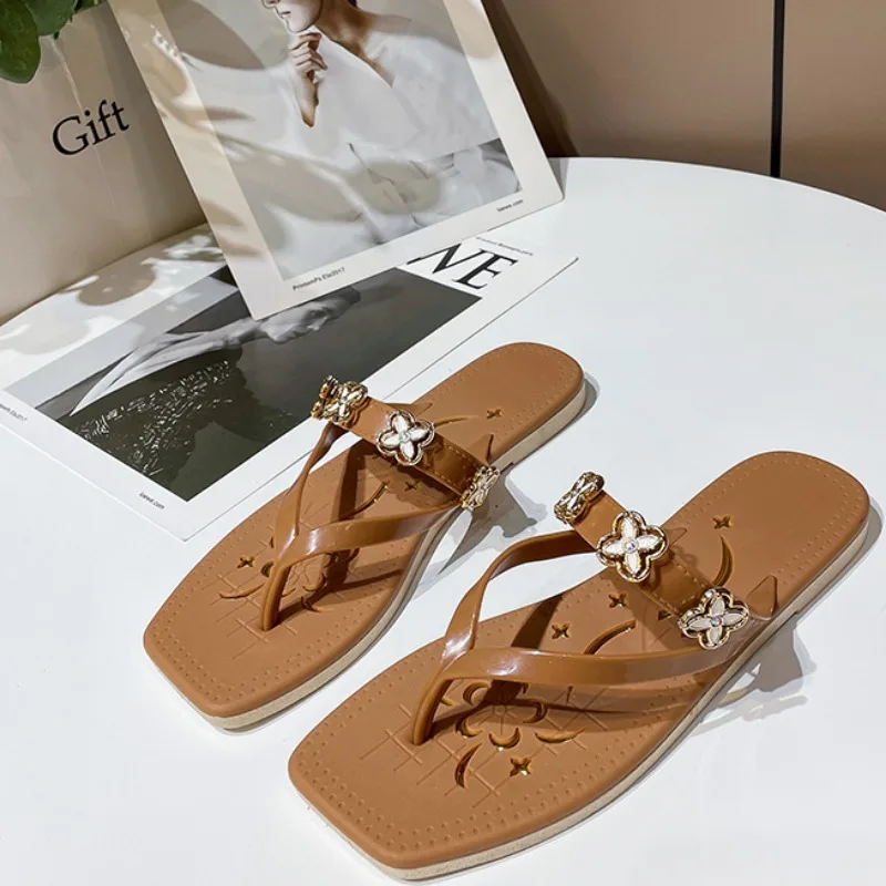 Summer New Flip-flops Florets Metallic Embellishments with Women's Sandals Sandals Fashion Women's Flip-flops