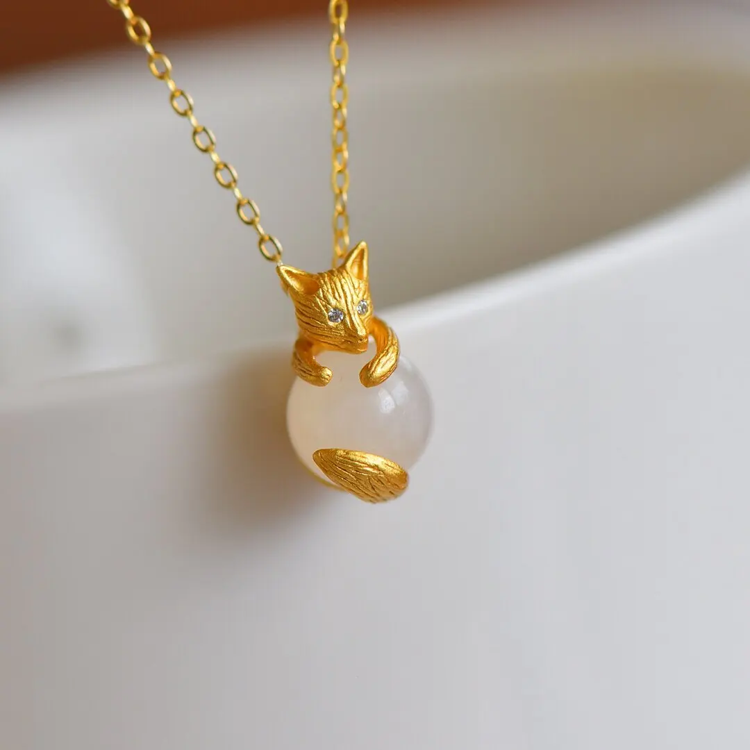 Xinjiang Hetian jade white jade 8 centimeter bead squirrel pendant collarbone necklace fashion jade pendant