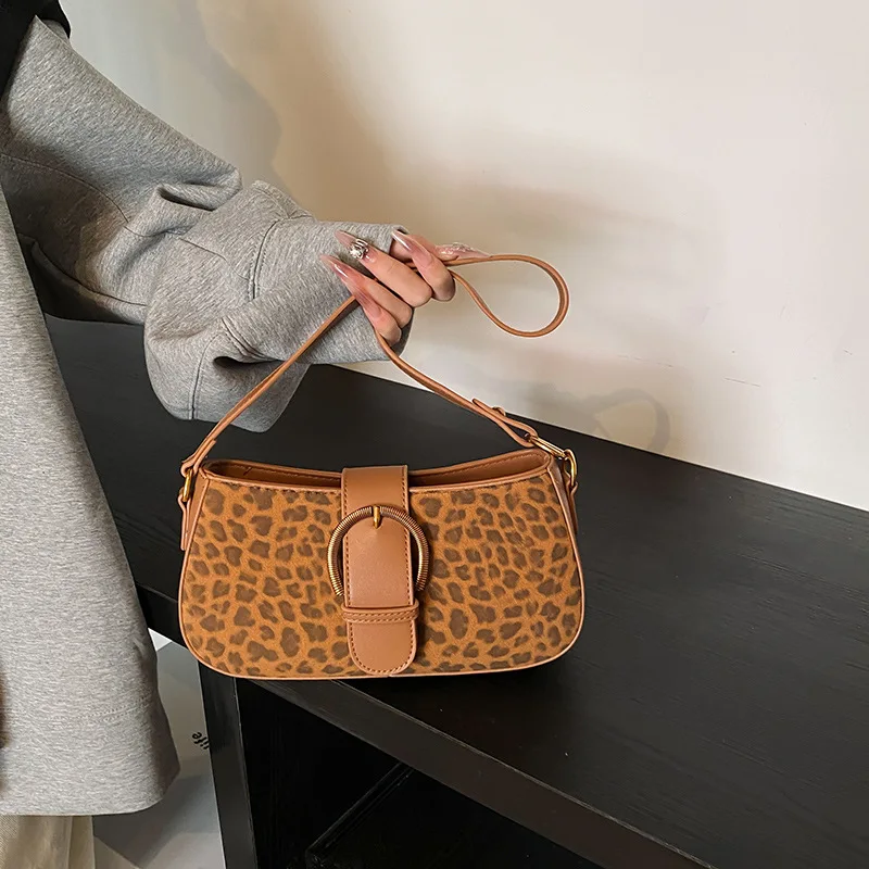 

2025 Womens Leopard Print Shoulder Bag Retro Chic Crossbody Purse Fashionable Small Square Handbag Elegant Stylish